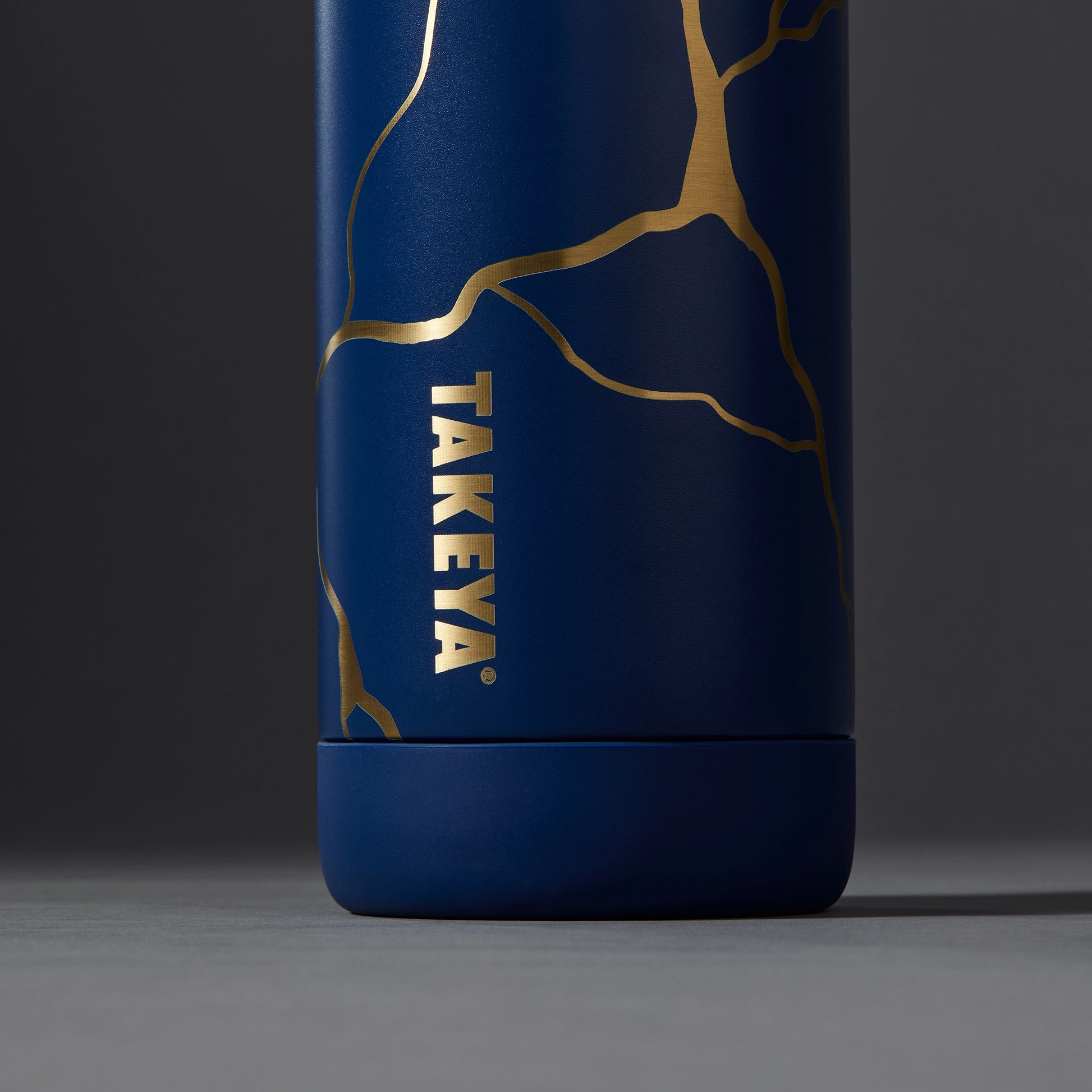 kintsugi-water-bottle-with-spout-lid-q6 51390-TK_HO25_Kintsugi_Takeya9241_Crop.png